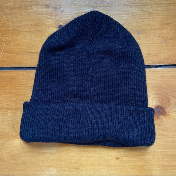 NEW adidas Women's Black Beanie with Gold Trefoil One Size NWOT - Picture 8 of 8